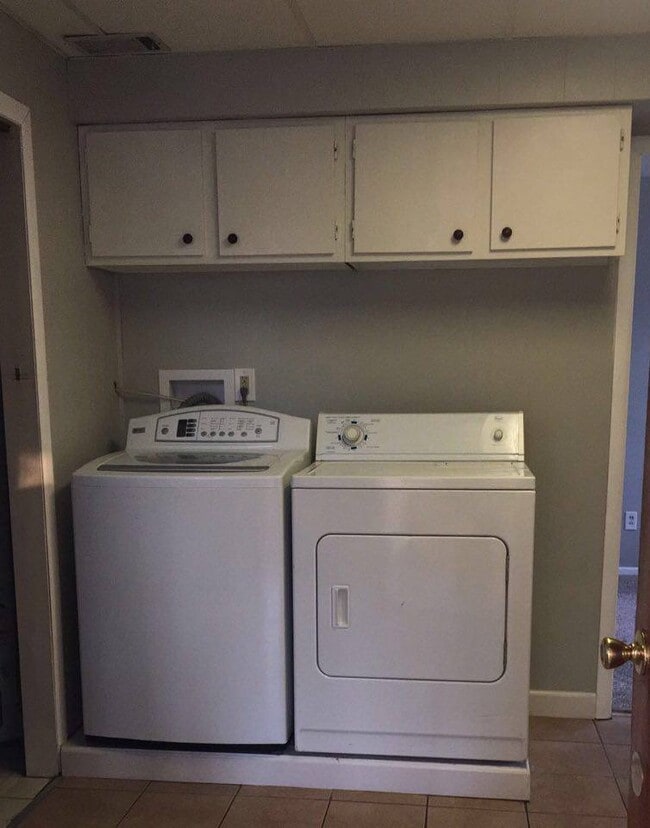 Building Photo - 3 bed/1bath - Great location