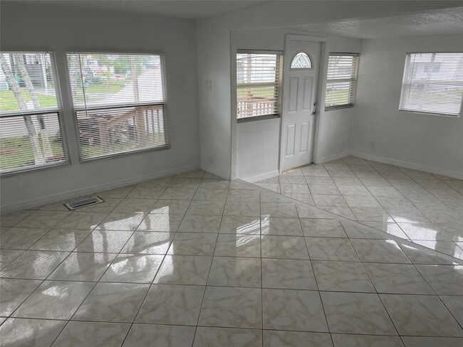 Building Photo - 8580 SW 23rd Pl