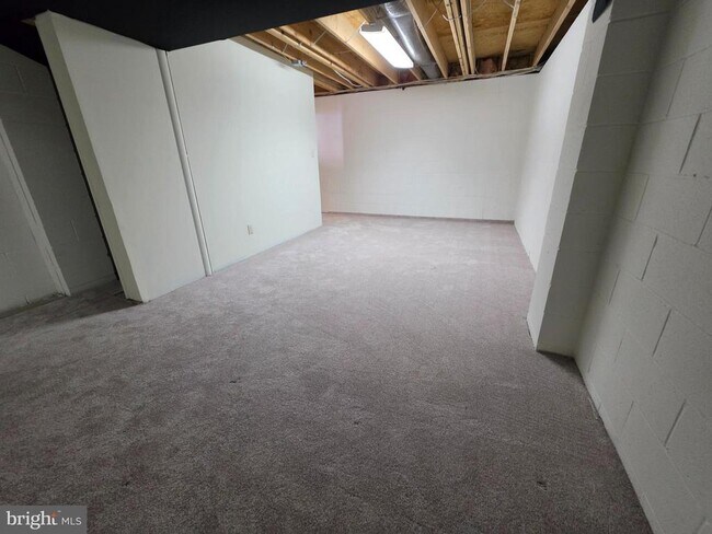 Building Photo - 614 E Pebworth Rd