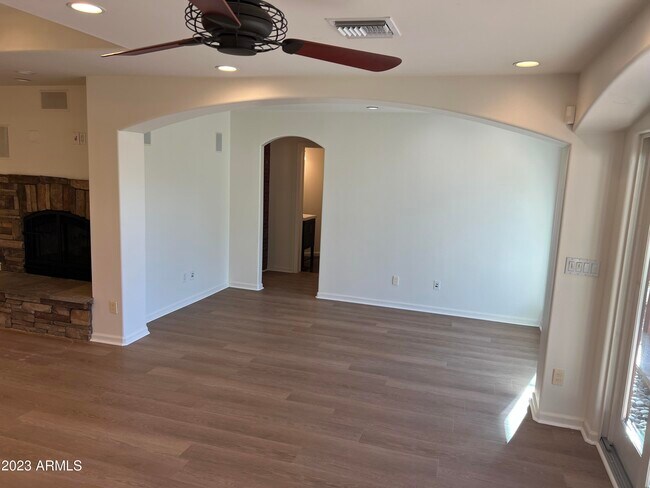 Building Photo - 4420 N 46th Pl