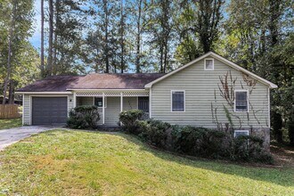 Building Photo - 3 bdrm, 2 bath in Stone Mountain