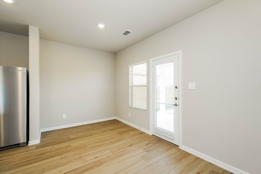Building Photo - 1223 Paintbrush Dr