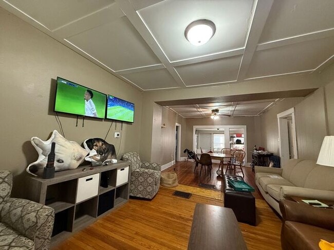 Building Photo - $2,850 | 5 Bedroom, 2 Bathroom House | NO ...