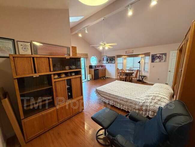 Building Photo - 2 Polvadera Ct