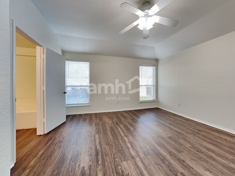 Building Photo - 8829 Stirrup Way