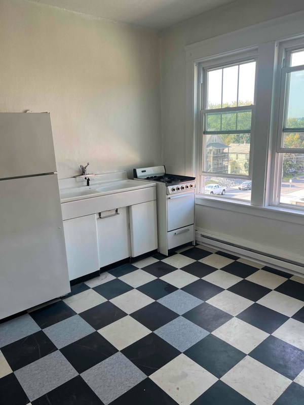 Building Photo - 11 Conway St