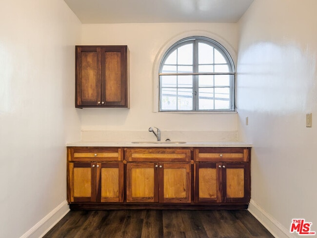 Building Photo - 3506 W Pico Blvd