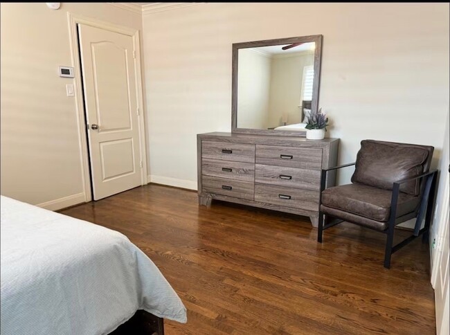 Building Photo - 6906 Alderney Dr