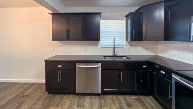 Building Photo - 8401 Azurewood Dr