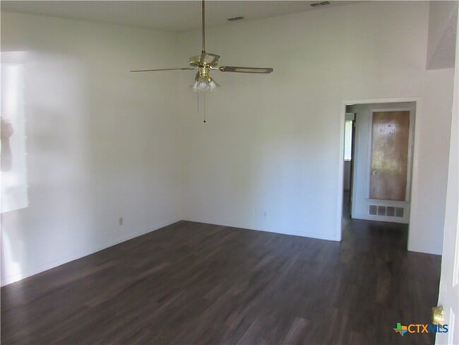 Building Photo - 2406 Shoemaker Dr