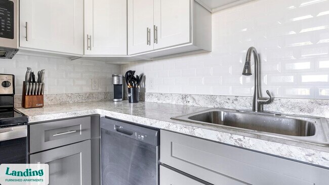 Building Photo - 2305 Aaron St