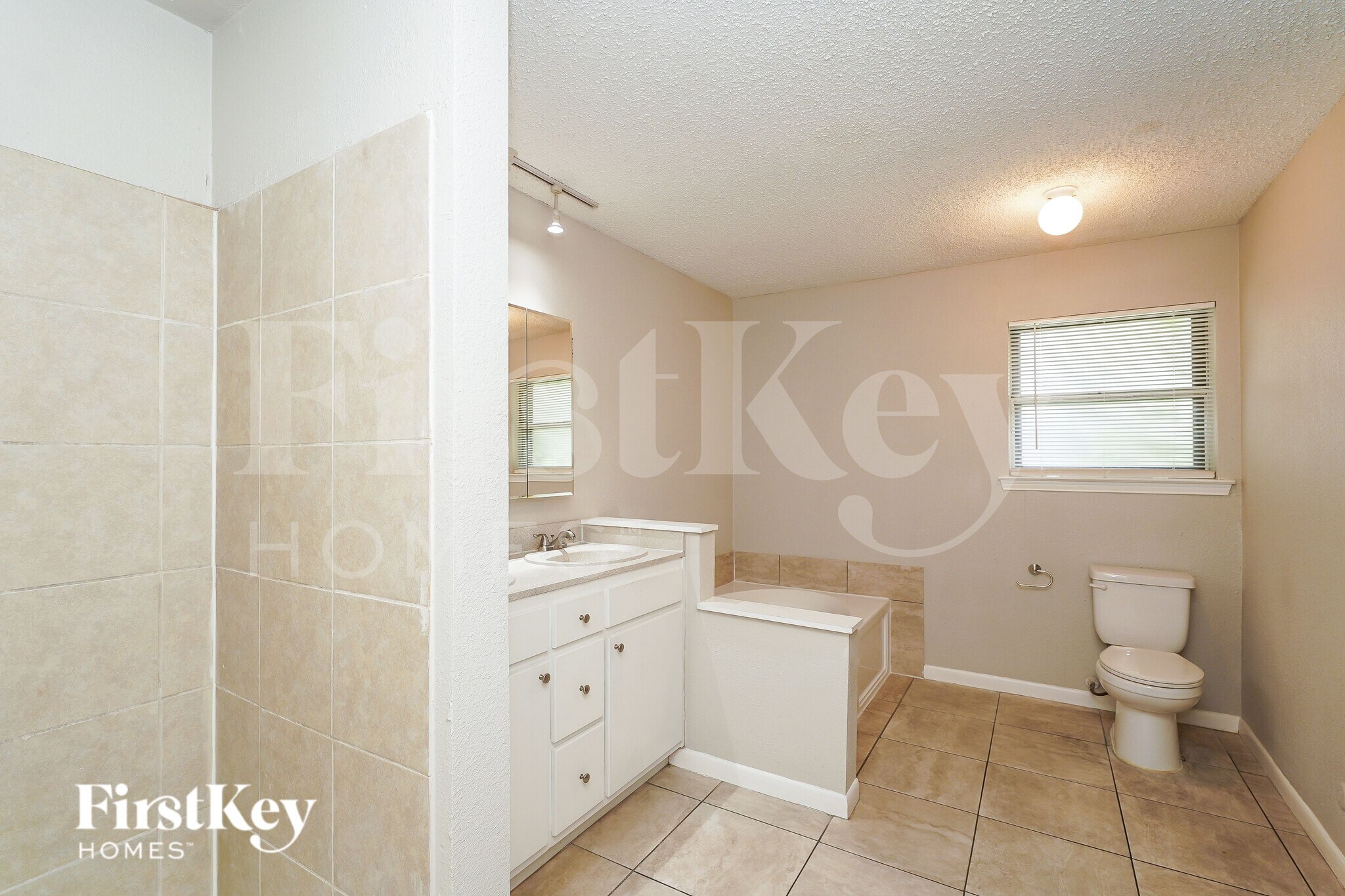 Building Photo - 3417 Willowcrest Dr