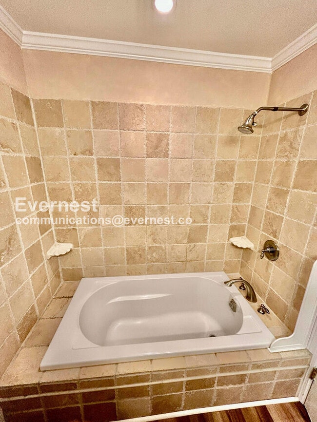 Building Photo - 7500 Roswell Rd