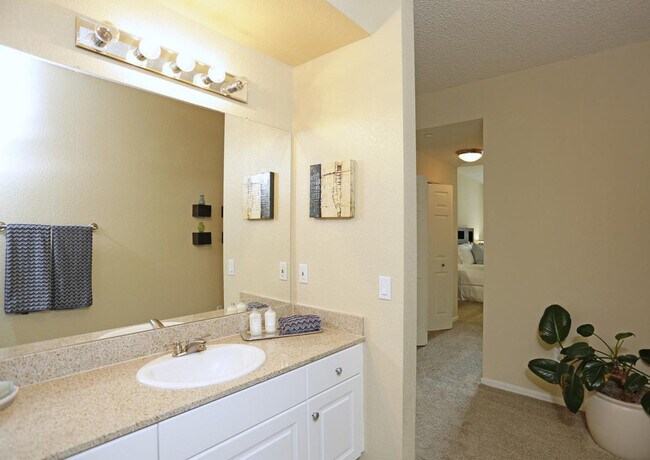 Building Photo - 8775 Costa Verde Blvd