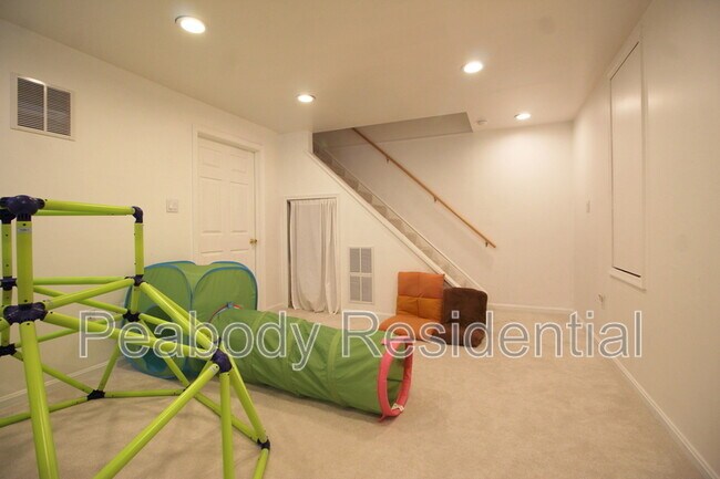 Building Photo - 21039 Emerson Ct