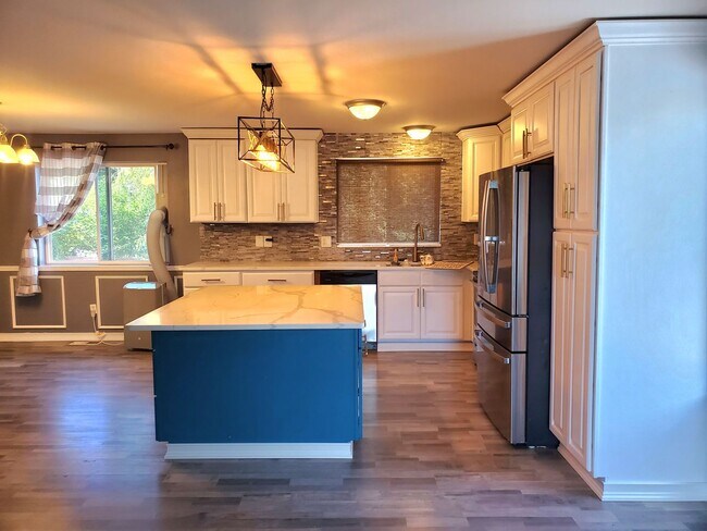 Building Photo - 5 Bed /3 Bath Home in Spanaway
