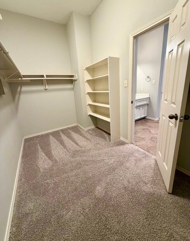Building Photo - 5607 Wagon Wheel Ln