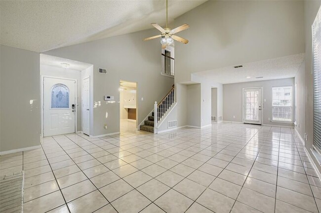 Building Photo - 1321 Overlook Dr