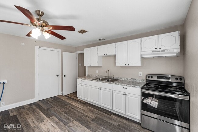 Building Photo - 1129 Boone St