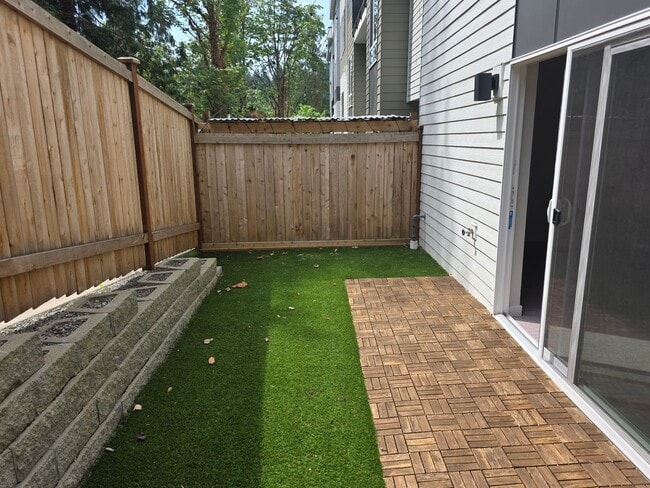 Building Photo - Beautiful New Townhouse 4BD Bothell