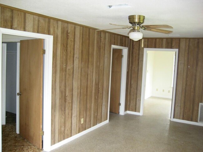 Building Photo - 169 Pine Song