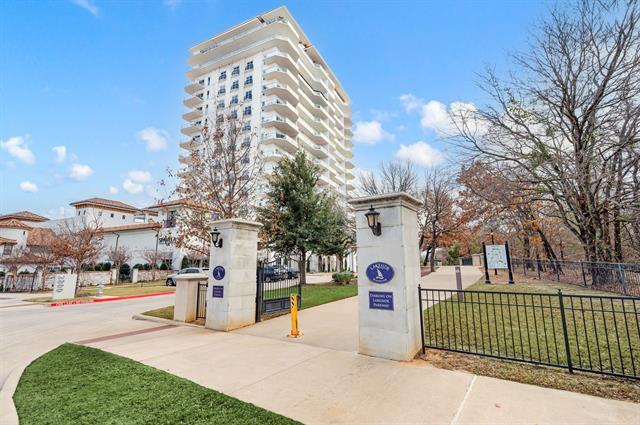 Building Photo - 2800 Lakeside Pky