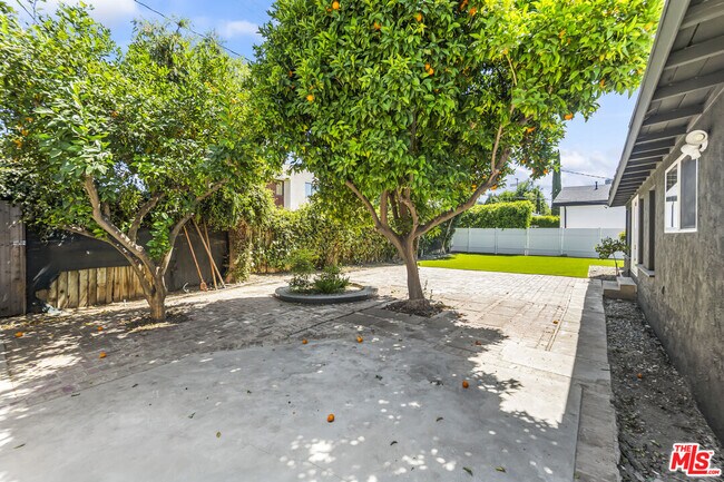 Building Photo - 23046 Leonora Dr