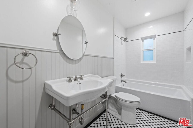 Building Photo - 3866 Westside Ave