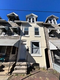 Building Photo - Fully Renovated 3 Bedroom 1 Bath Home Available