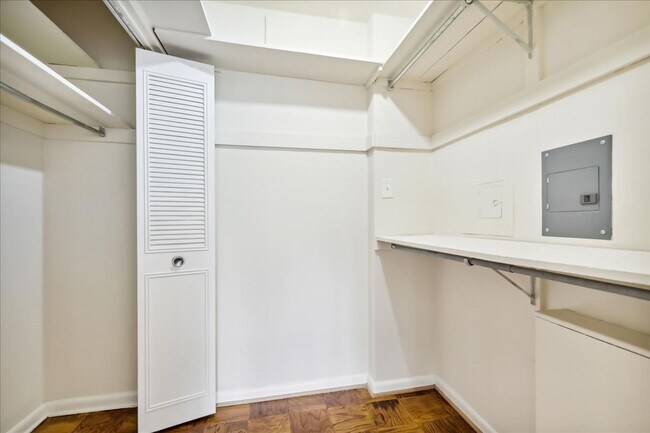 Building Photo - 10401 Grosvenor Pl