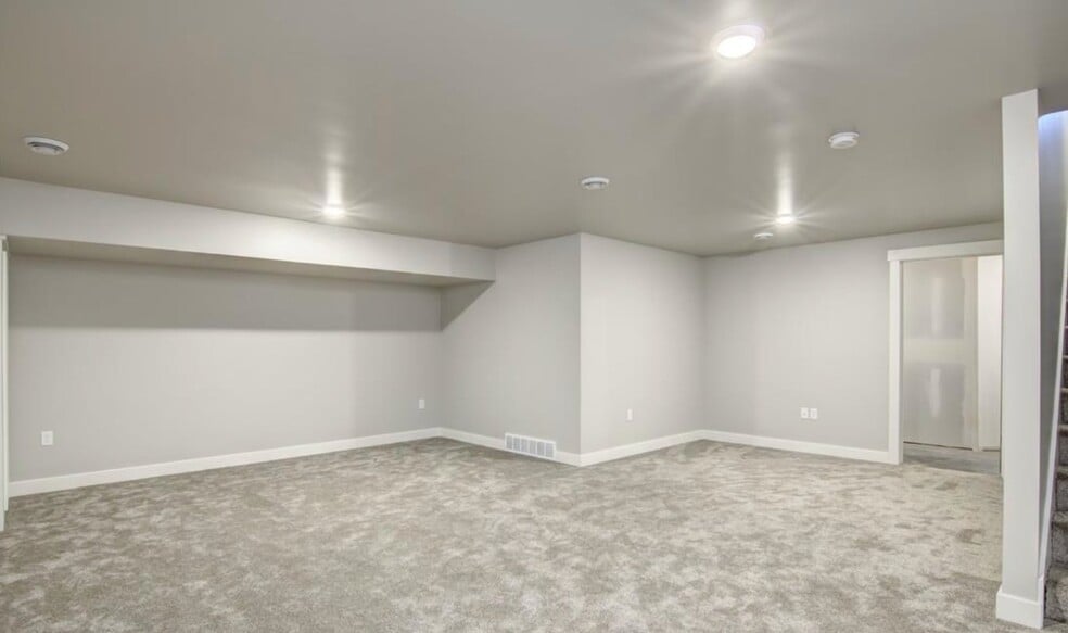 Building Photo - 2317 Lake Rd