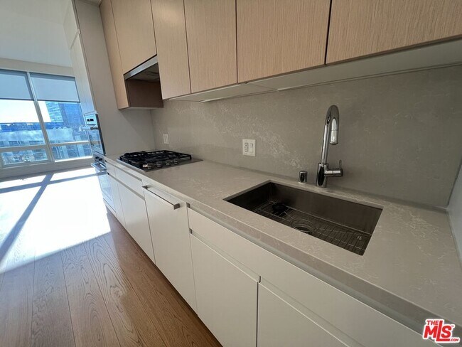 Building Photo - 877 Francisco St