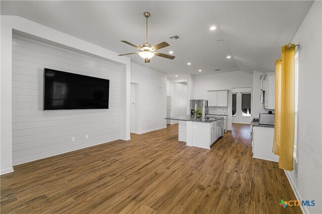 Building Photo - 412 Brushy Creek