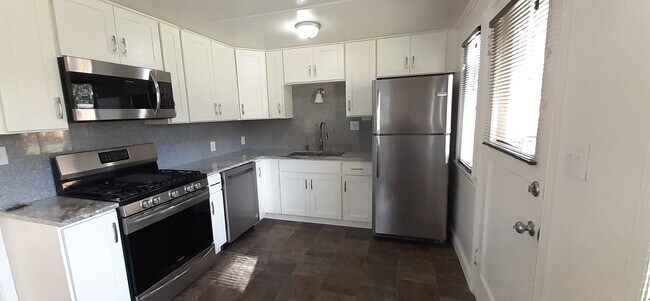 Building Photo - 5708 40th Ave NE