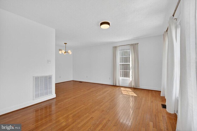 Building Photo - 1609 Airport Ave