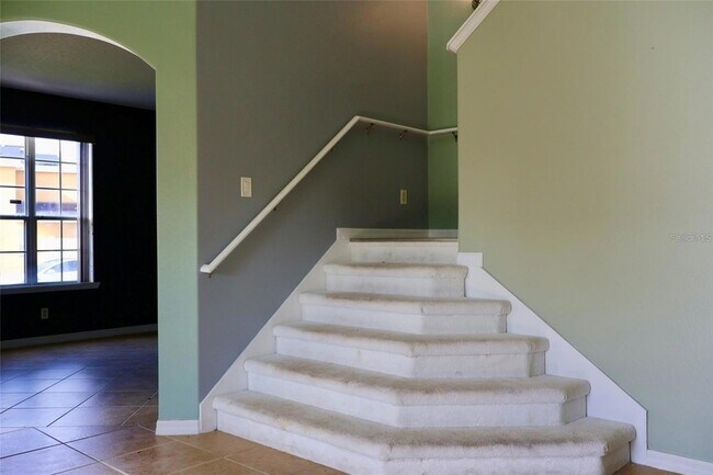 Building Photo - 369 James Cir