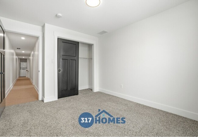 Building Photo - Spacious Four Bedroom Townhome with Main Level Suite in Holy Cross