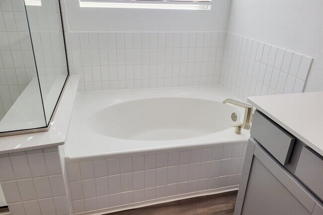 Building Photo - 25737 Damask Dr