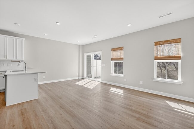 Building Photo - 1085 Duncan St