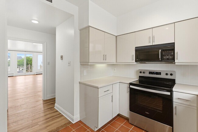 Building Photo - 204 Shearwater Ct W