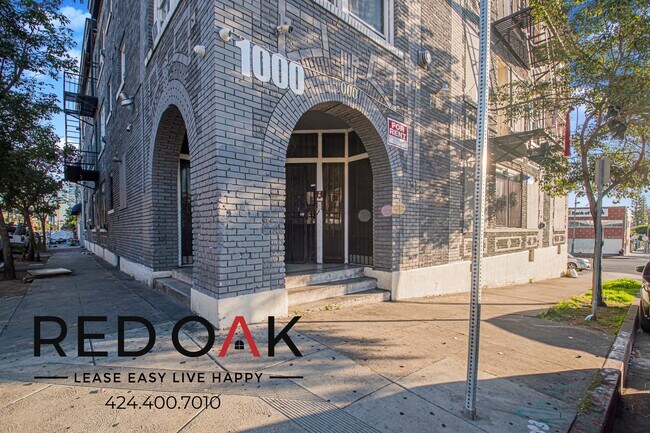 Building Photo - 1000 S Grand View St