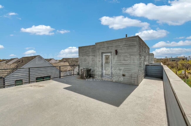 Building Photo - 2711 Kimsey Dr