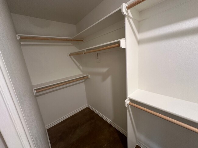 Building Photo - AVAILABLE NOW!!