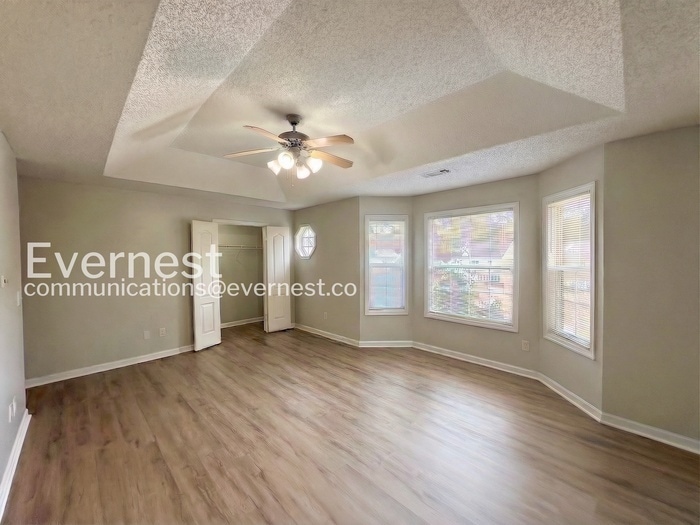 Building Photo - 8665 Thomas Rd