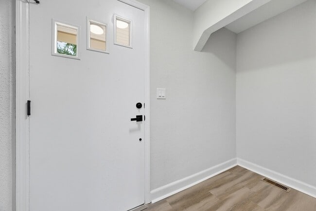 Building Photo - WELCOME TO WILLOUGHBY TERRACE!!!