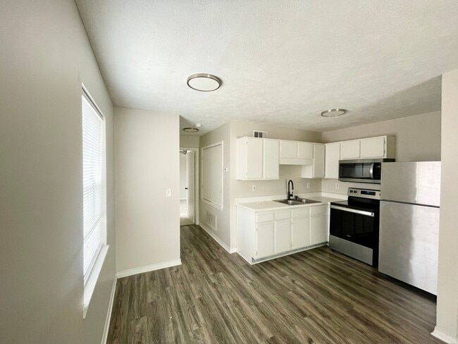 Building Photo - 581 Dexter Dr