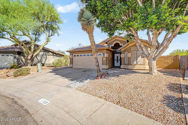 Building Photo - 558 W Bluefield Ave