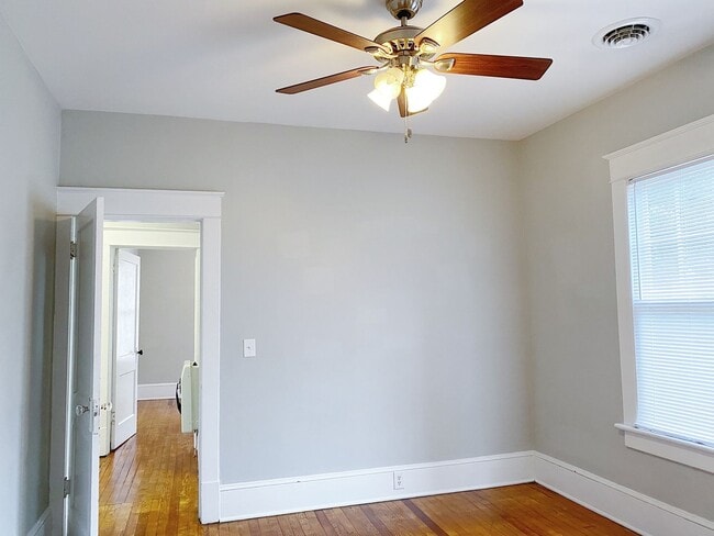 Building Photo - Beautiful 2 Bedroom home one block from ECU!