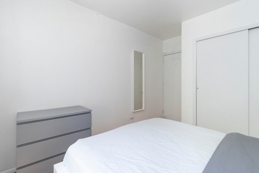 Building Photo - 316 E 96th St