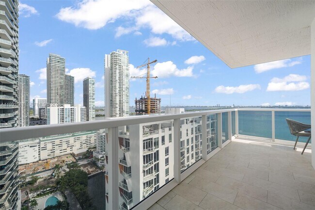 Building Photo - 600 NE 27th St